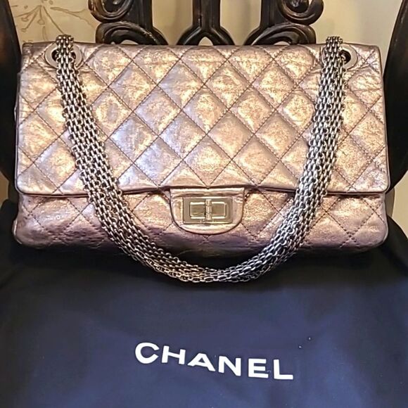 CHANEL Reissue Flap Bag Quilted Metallic Aged Calfskin 2.55 - Picture 4 of 17